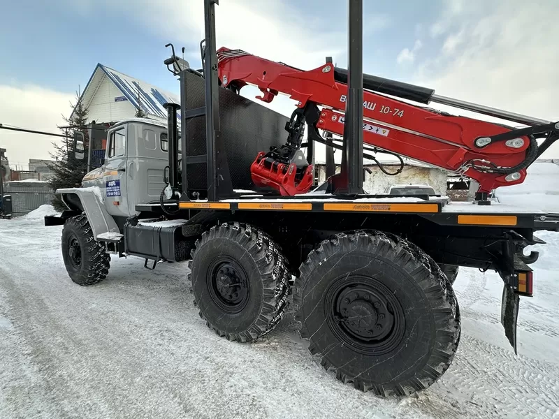 Заводские лесовозы Урал турбированные с манипуляторами Велмаш  4